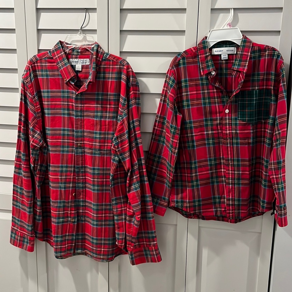 Matching Dad and child plaid shirt.